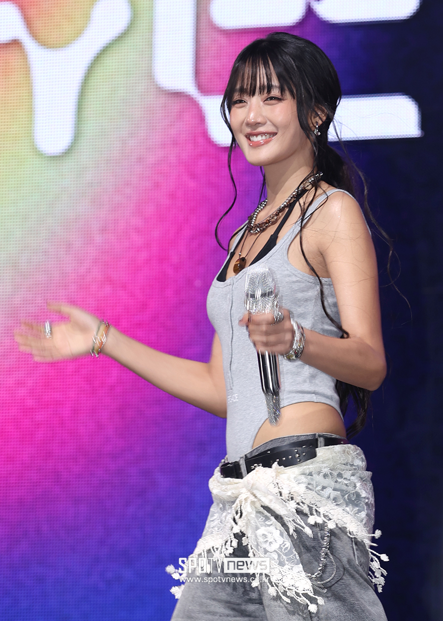 [포토S] 아이들 민니, '수영복 연상케 하는 파격 패션'