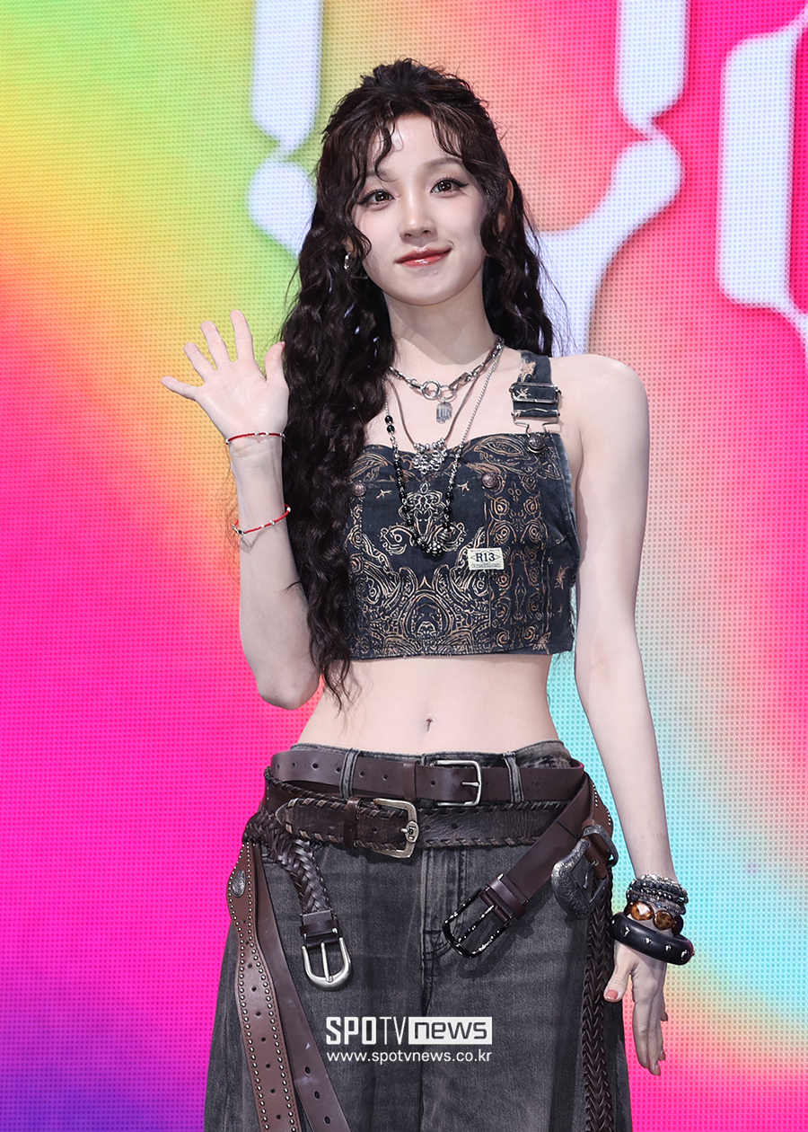 [포토S] 아이들 우기, '잘록한 허리 라인'