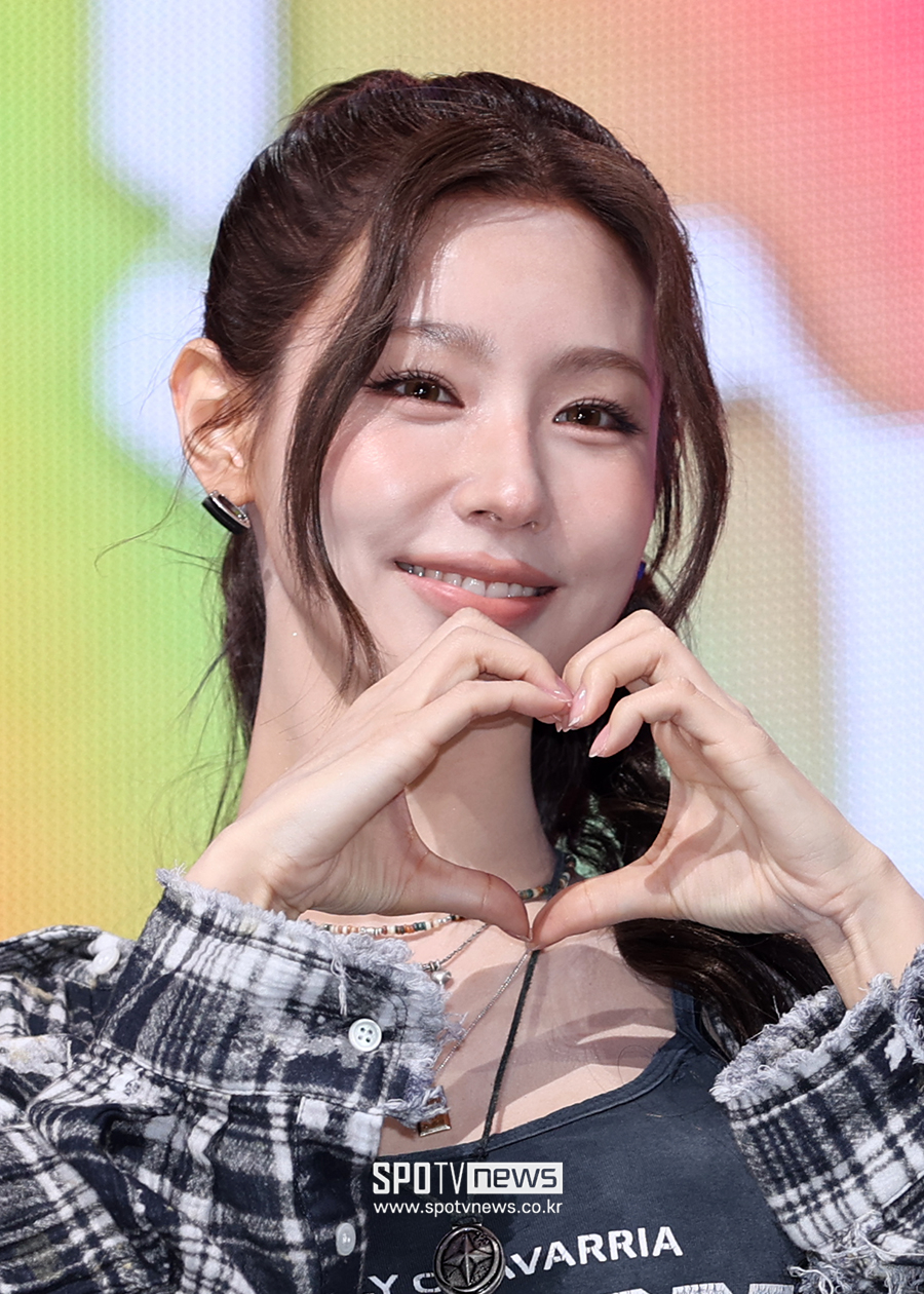 [포토S] 아이들 미연, '클로즈업을 부르는 미모'