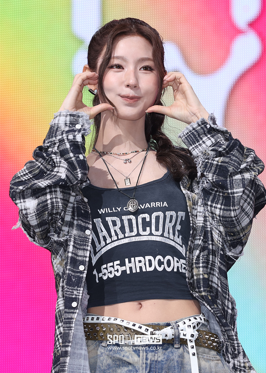 [포토S] 아이들 미연, '수줍은 볼하트'