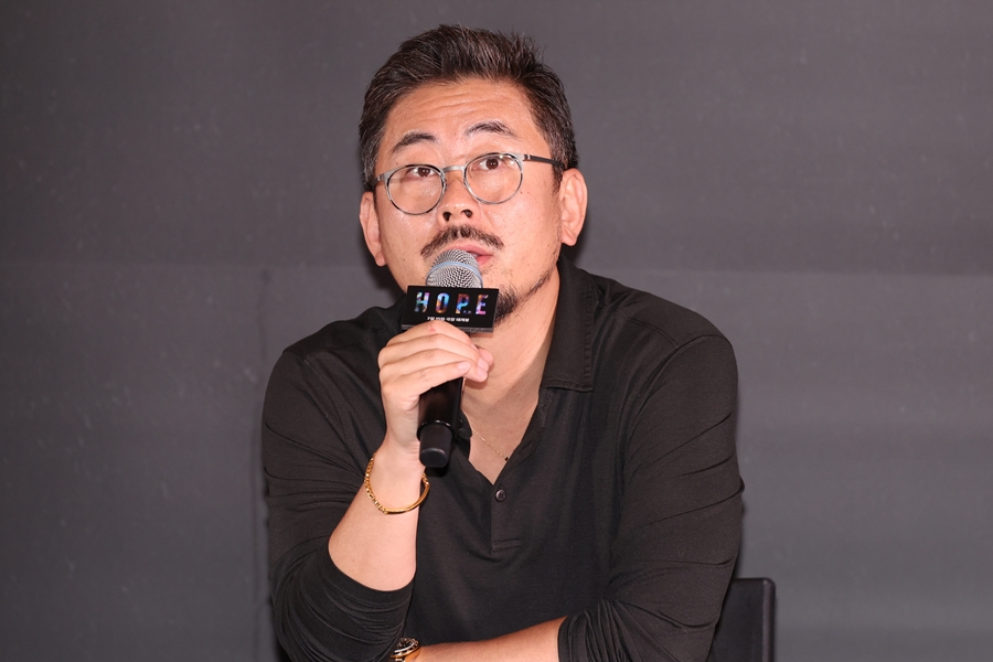 나홍진 감독, 칸영화제 인종차별 논란 언급 "기분 나빠…얘기하고 싶지 않다"