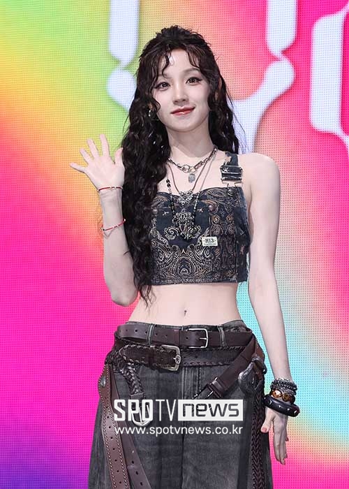 '청순 섹시' 아이들 우기, 헉! 소리 나는 개미허리