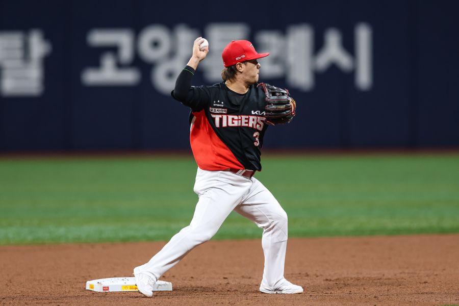 ▲ 이틀 연속 공수 모두에서 자기 몫을 하지 못한 김선빈 ⓒKIA타이거즈