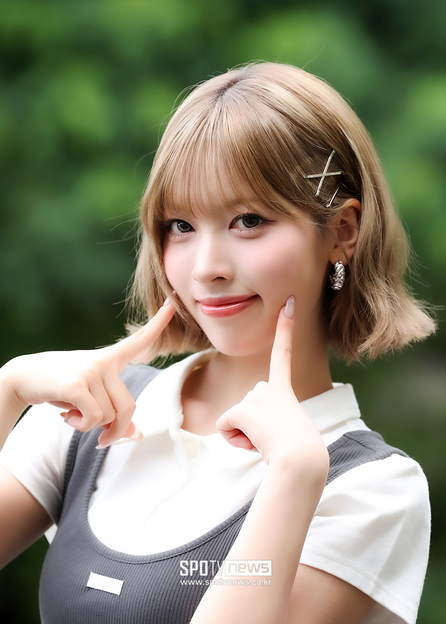 [포토S] 리센느 메이, '귀엽게 볼 콕'
