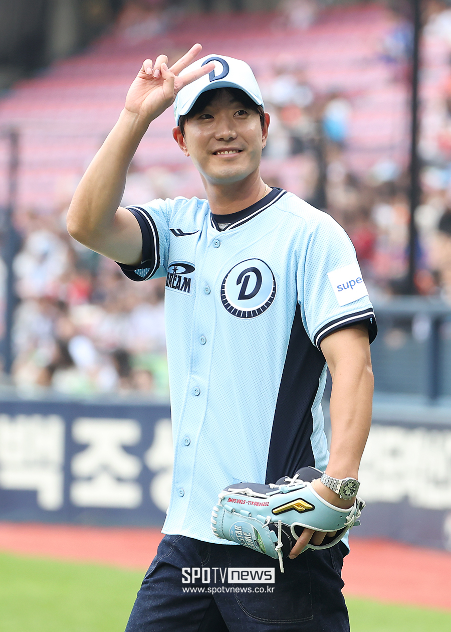 [포토S] 김재호, '오랜만에 잠실 그라운드 밟으며'