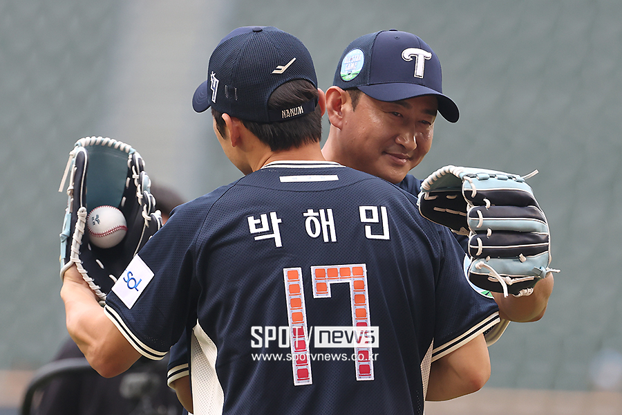 [포토S] 박용택-박해민, '뜨거운 포옹'