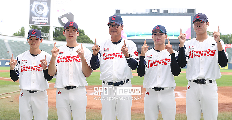 [포토S] 퓨처스 올스타전 참석한 롯데 김용희 감독과 선수단