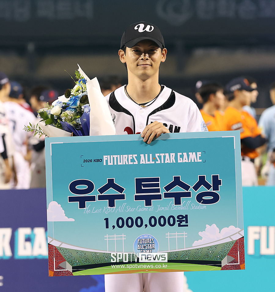 [포토S] 우수투수상 수상한 나가