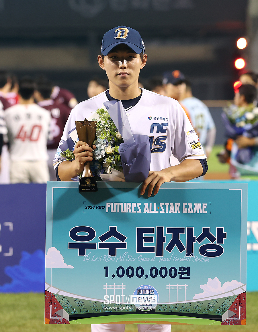 [포토S] 우수타자상 수상한 신재인