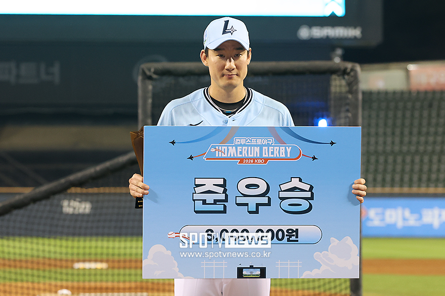 [포토S] 홈런 더비 준우승 수상한 오태곤