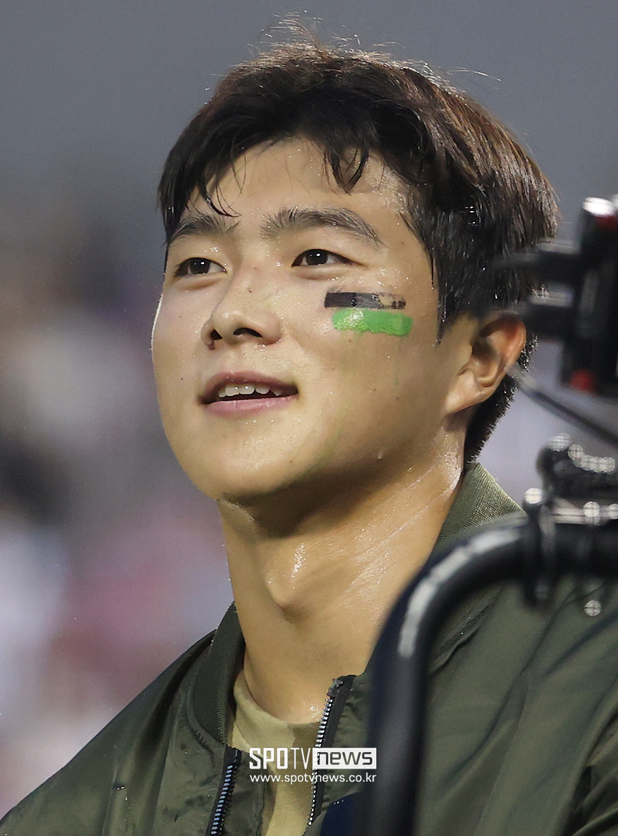 '놀랍다' KIA에 아이돌 외모를 가진 선수가 있었다니…190cm 모델 등장에 탄성 "팬들이 안 좋아하면 어떡하나 싶었다"