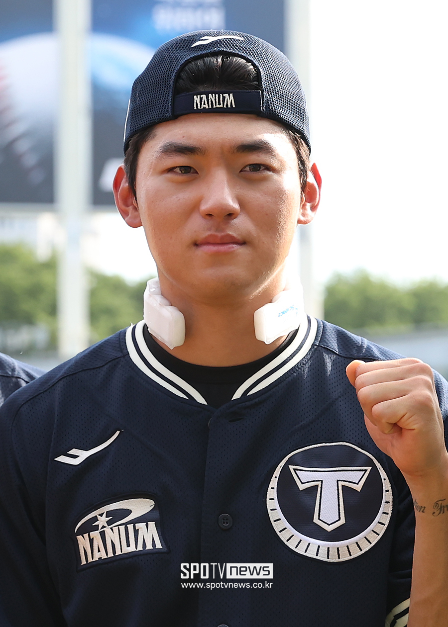 [포토S] 김도영, '너무 덥네요'