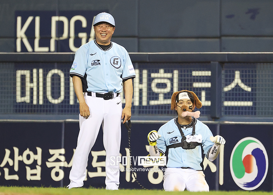 [포토S] 찐으로 행복해 하는 김태형 감독