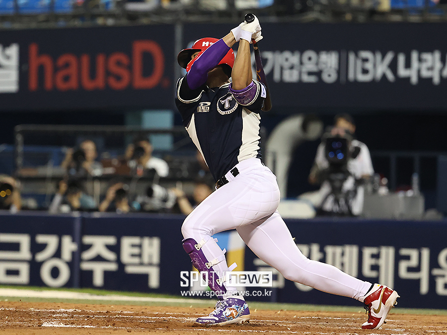 [포토S] 안타 날리는 김도영