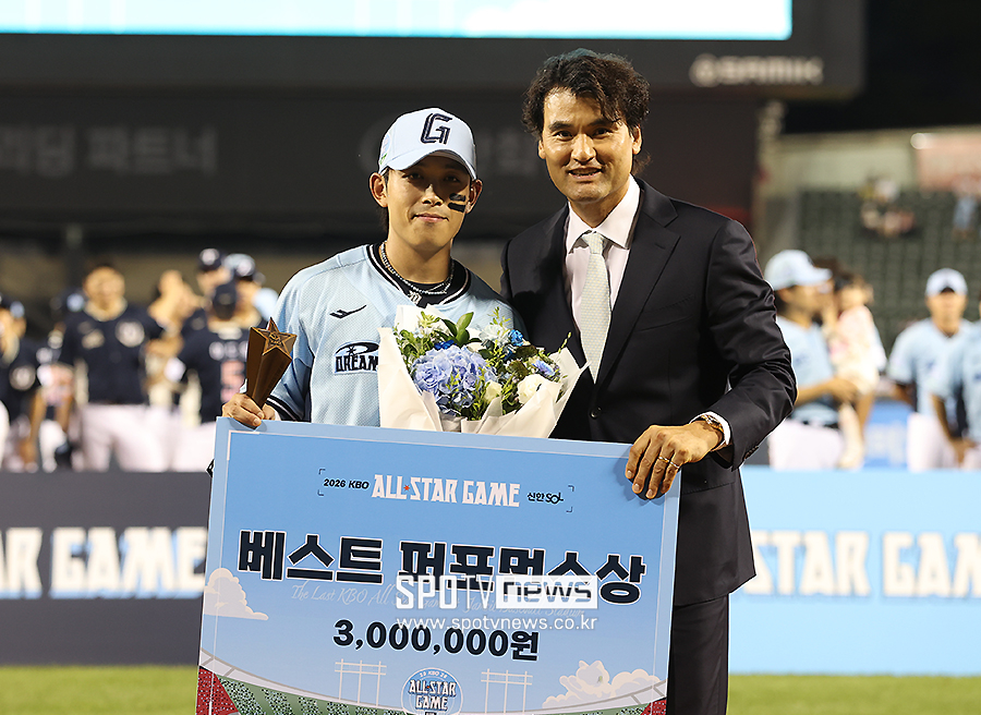 [포토S] 베스트 퍼포먼스상 수상한 황성빈
