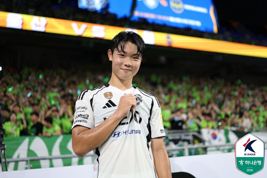 ▲ 고교생 에이스 김예건의 강렬한 임팩트를 앞세운 전북이 울산 적지에서 호쾌한 3-1 승전고를 울리며 최고의 하루를 만끽했다. ⓒ 한국프로축구연맹