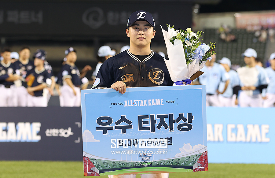 [포토S] 우수타자상 수상한 문현빈