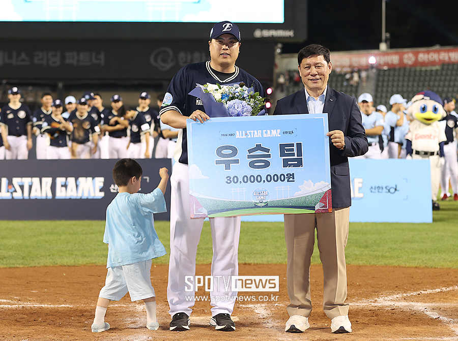 [포토S] 류현진, '우승한 팀을 대표해'