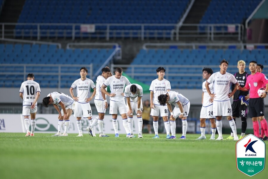 ▲ 11일 안산와스타디움에서 안산그리너스와 수원삼성의 프로축구 2부리그가 열렸다. 수원이 강성진의 골로 기선을 잡았으나 후반 들어 2골을 터뜨린 안산이 역전승을 거뒀다. ⓒ 한국프로축구연맹
