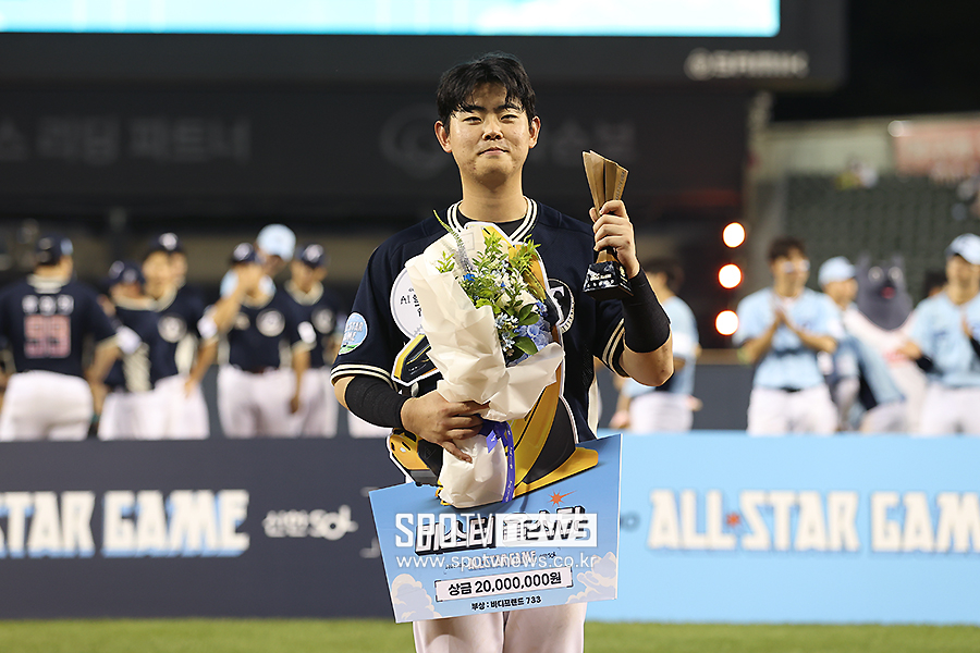 허인서가 밉진 않았을까, "못 쳤으면 좋겠다" 했지만…MVP 놓친 문현빈 진짜 속마음은