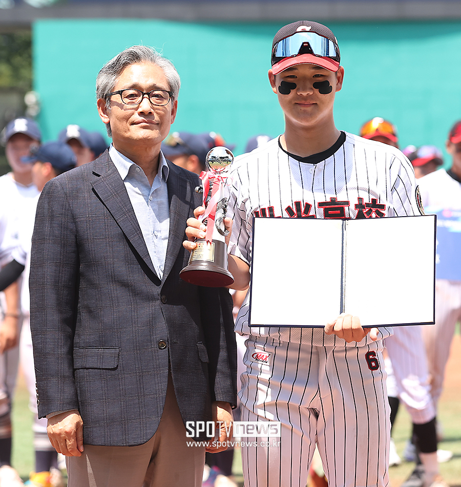 [포토S] 수훈상 수상한 세광고 김우진