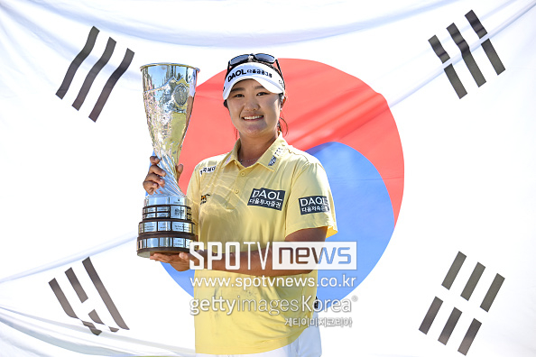 유해란, LPGA 에비앙 챔피언십 우승…메이저 대회 2연패 위업