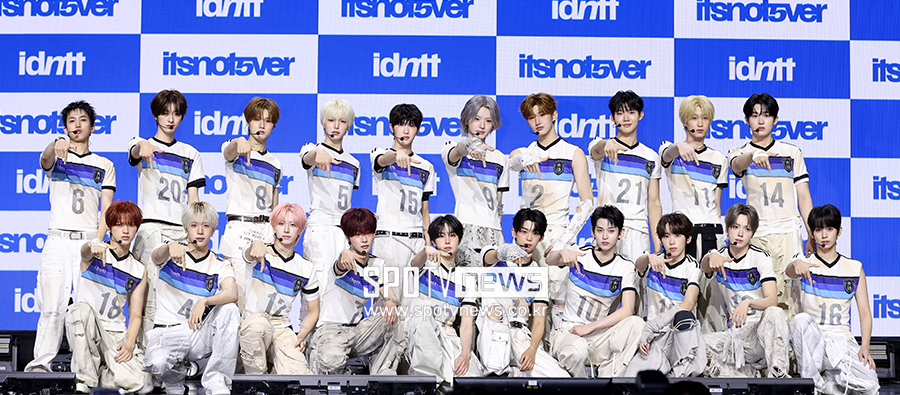 "목표는 음악방송 1위 올킬"…20명 된 아이덴티티, 더 강력해진 '잇츠낫오버'[종합]