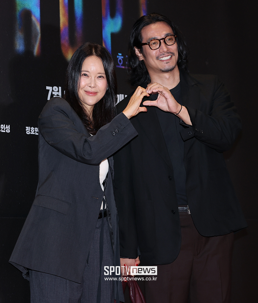 [포토S] 백지영♥정석원 부부, '손 꼭 잡고 영화관 나들이'
