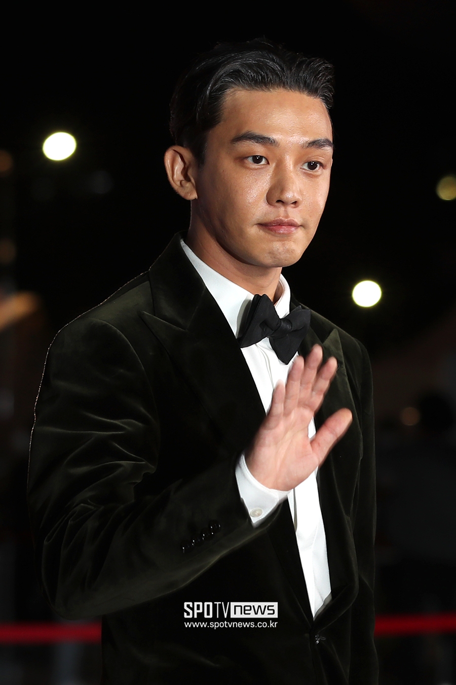 유아인, 복귀 초읽기…장재현 감독과 '호프' VIP 시사회 포착