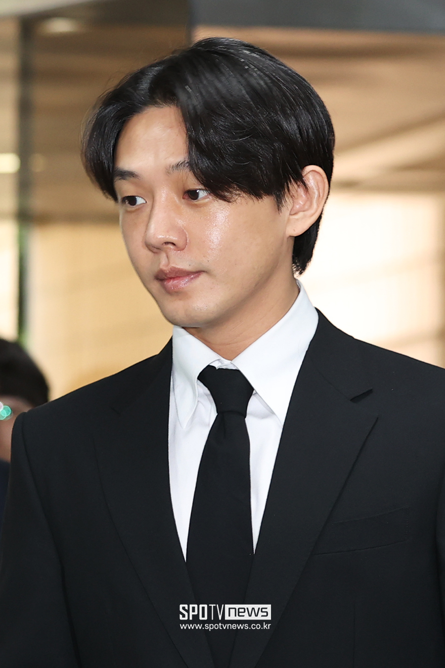 유아인, '뱀피르' 복귀설 현실화…소속사 이적→'호프' 시사회 참석[이슈S]