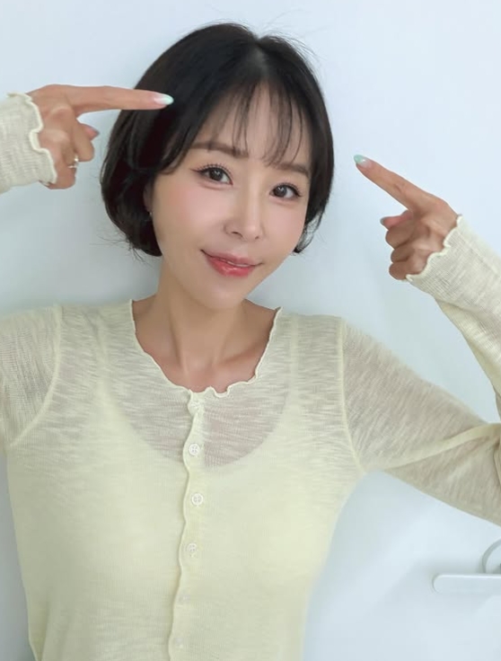 신지, KT 홈 공연 앞두고 "한화 시구 기다려" 발언에 빈축…야구팬 갑론을박[이슈S]
