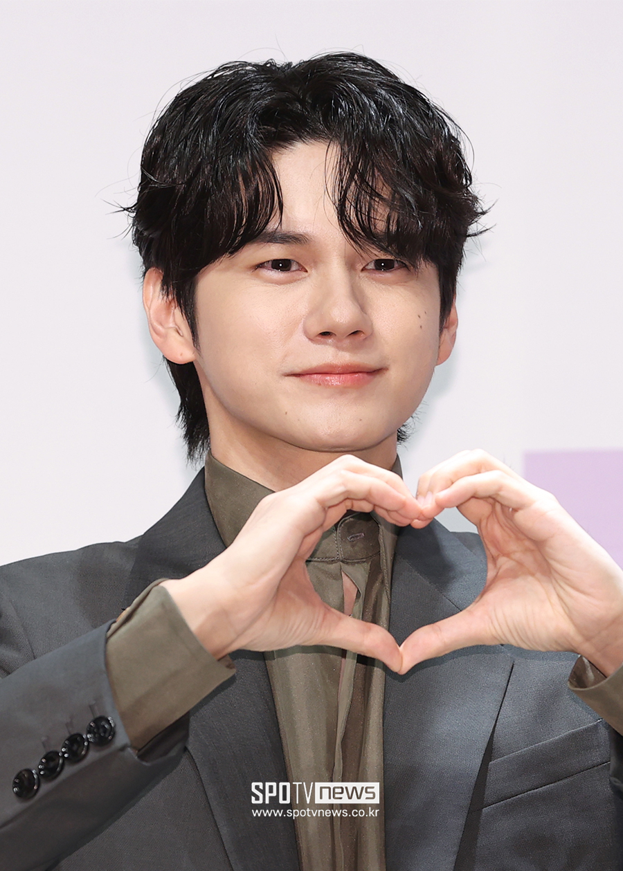 [포토S] 옹성우, '하트 받으세요'