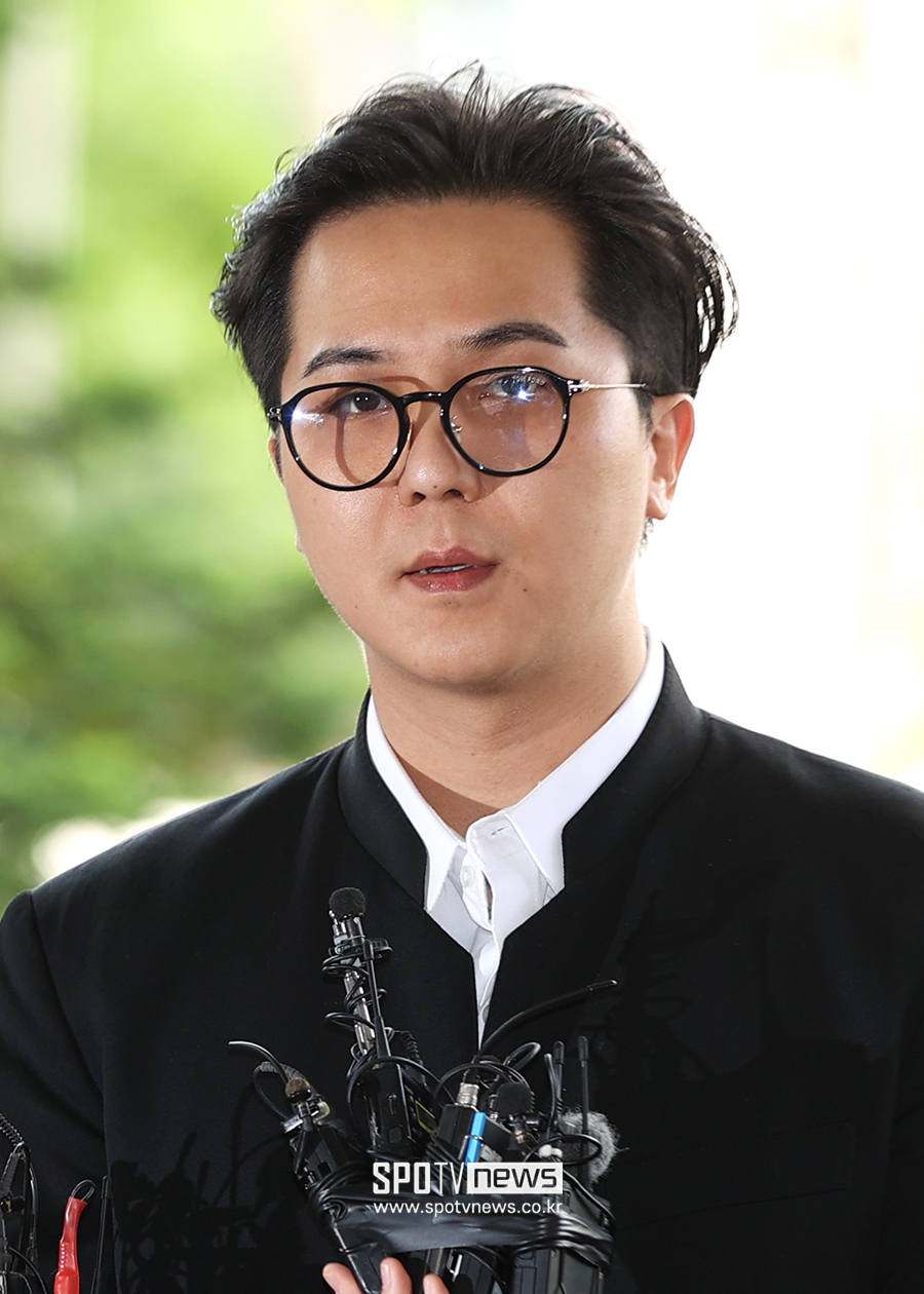 송민호 "복무 책임자에 돈 빌려주고 함께 낚시…대가 바라지 않아, 단순 친분"