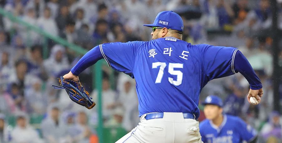 ▲  삼성 라이온즈 1선발 에이스 아리엘 후라도가 오른쪽 어깨 부상으로 전력에서 이탈했다. 약 6주간 시간이 필요할 전망이다. 삼성은 후라도의 부상에 따른 6주 단기 대체 외인을 물색 중이다. ⓒ연합뉴스