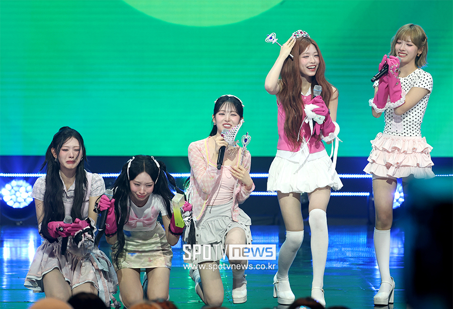 [포토S] '거제 야호' 리센느, '첫 1위하고 팬들에게 큰절'