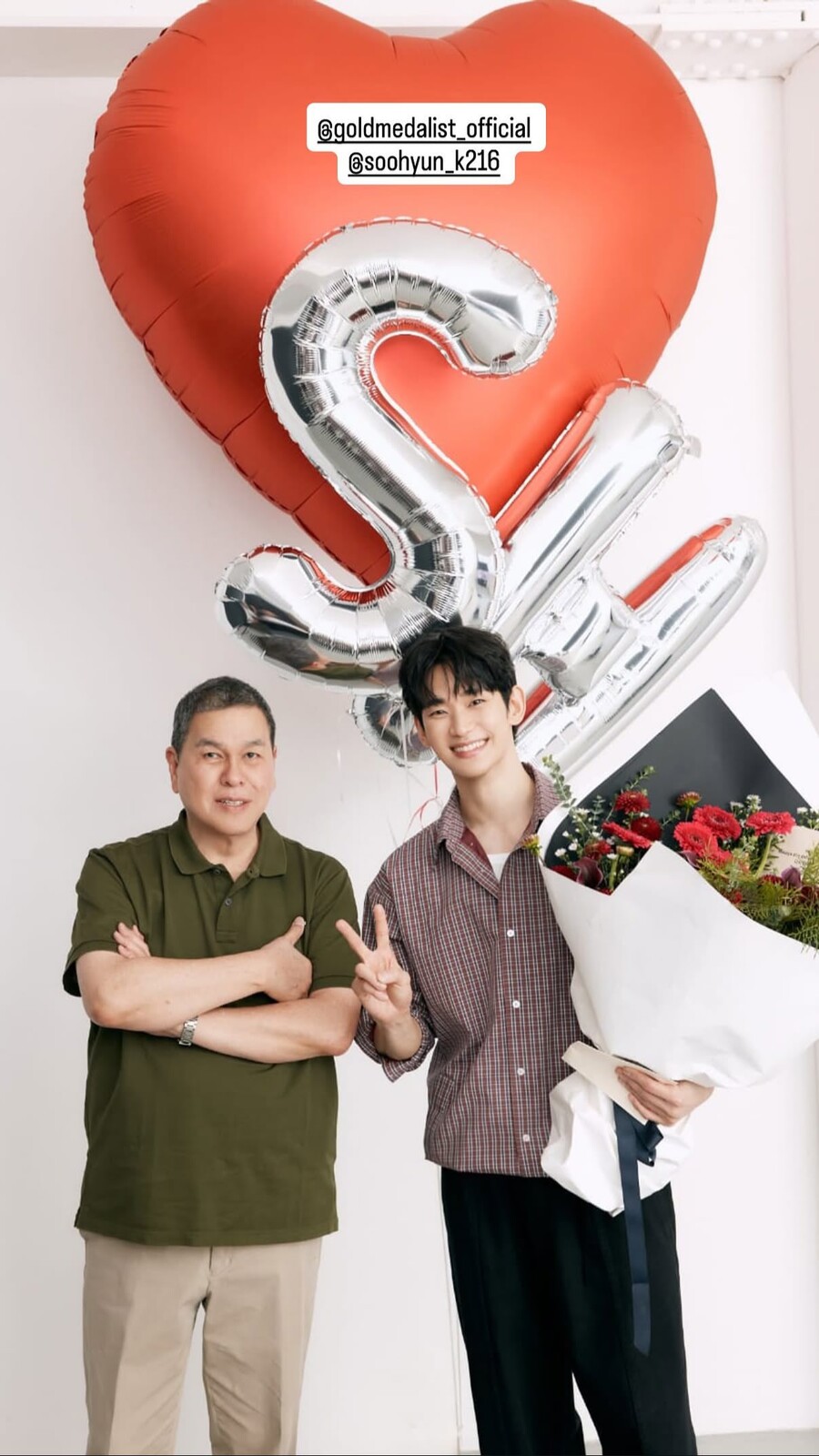 1년4개월 만에…김수현, 직접 올린 SNS→복귀 현장 '환한 미소'