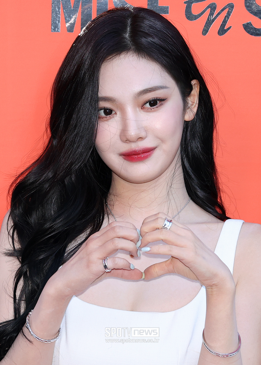 에스파 닝닝, 독거노인 지원사업 도왔다…2000만 원 기부 선행