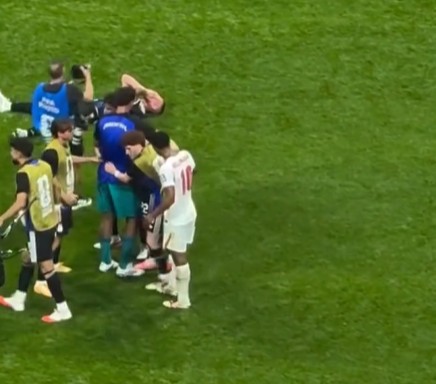'정말 추하다' 경기 지고 상대 뒤통수 '퍽'...충격적인 추태 부린 벨링엄, 잉글랜드는 아르헨티나에 통한의 역전패
