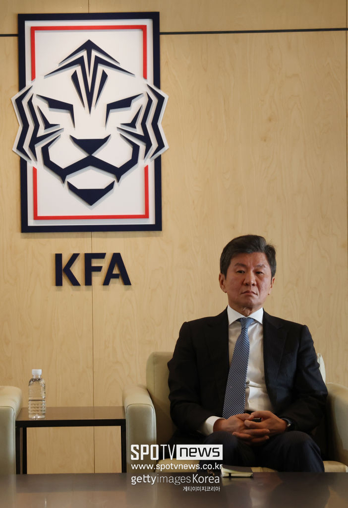▲ 이천수는 회장이나 감독만 바꾸는 '겉핥기식 개혁'으론 한국 축구를 바꿀 수 없으며, 협회 조직 쇄신과 함께 뚜렷한 축구 철학을 갖춘 지도자가 대표팀을 이끌어야 한다고 강조했다.