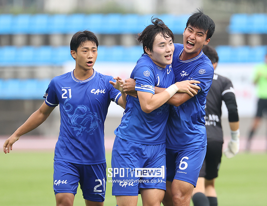 [포토S] 축하 받는 중앙대 이태경