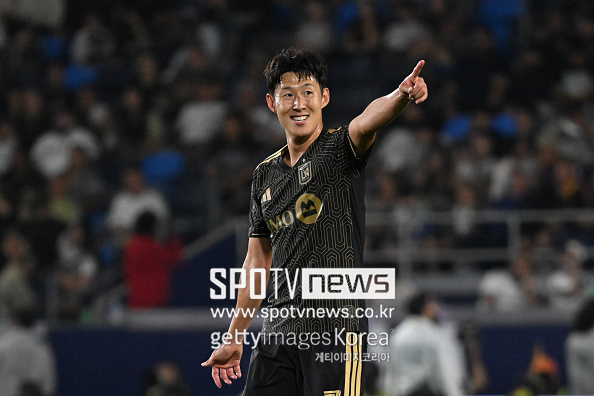 [MLS REVIEW] '손흥민 드디어 터졌다' 이번 시즌 리그 1호골 작렬...LAFC, LA갤럭시와 '엘 트라피코'서 3-0 완승