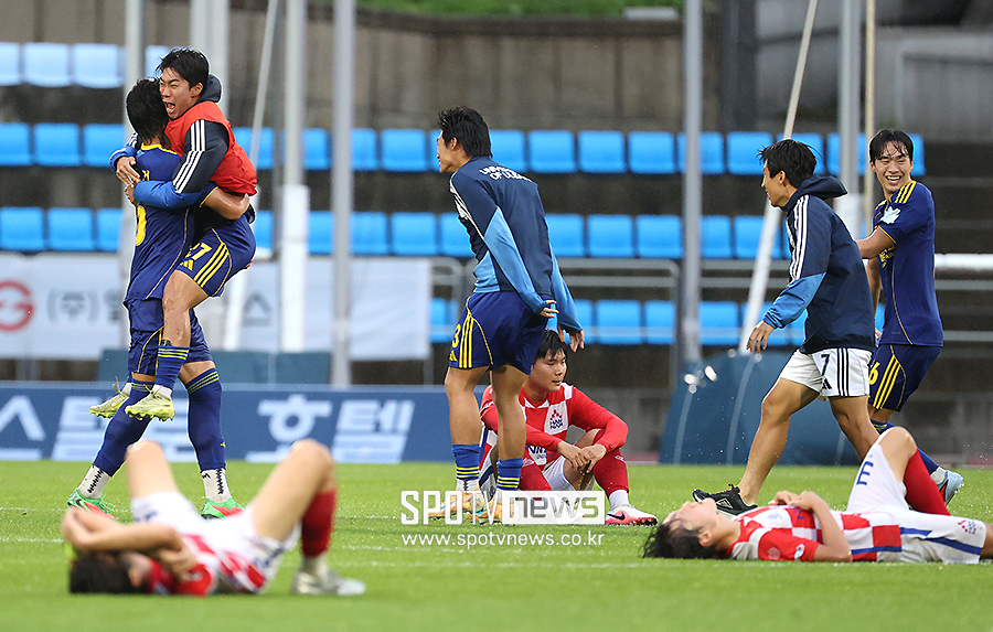 [포토S] 울산대, '우중 대혈투 끝 우승!'