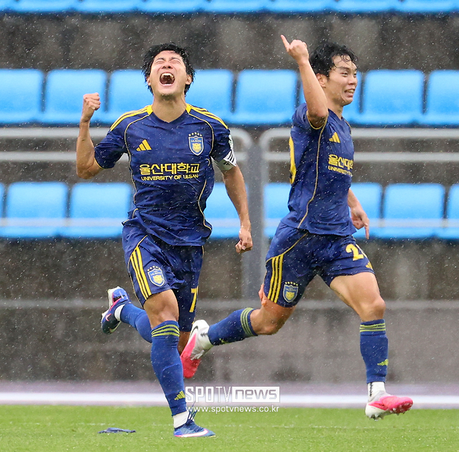 [대학축구] 월드컵 보다 재밌네! 울산대 한남대 4-3으로 물리치고 창단 첫 추계연맹전 우승 