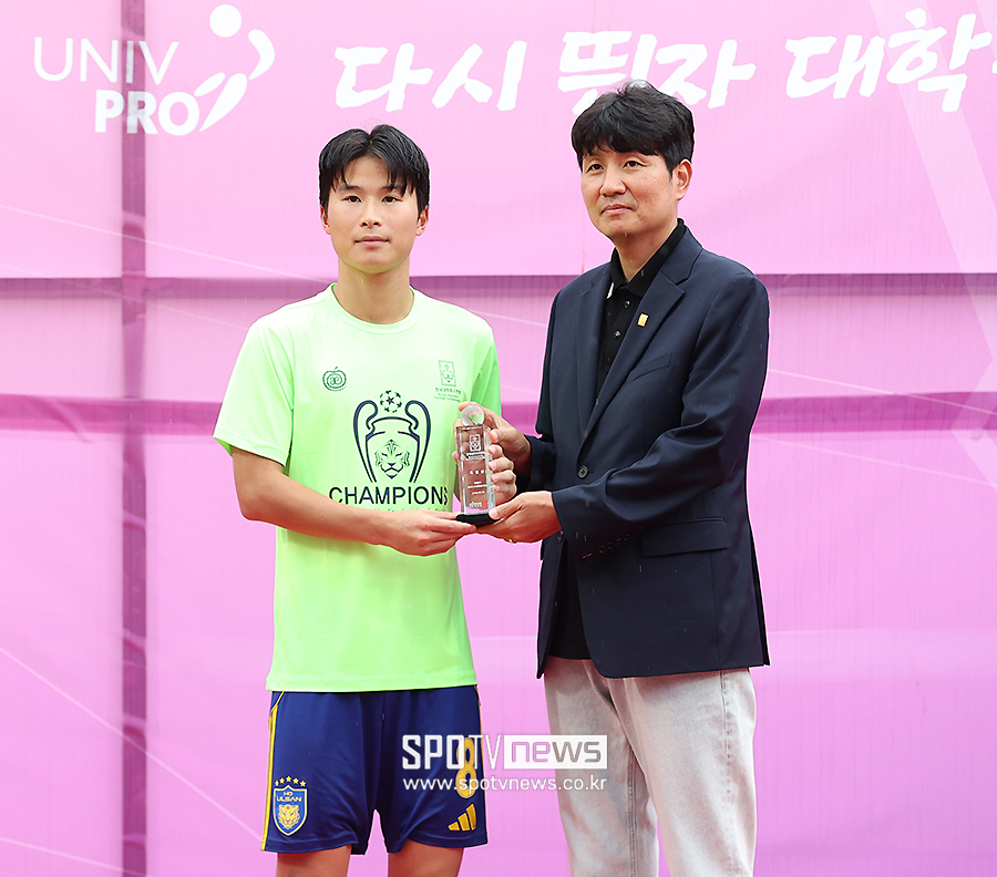 [포토S] 득점상 수상한 울산대 김승현