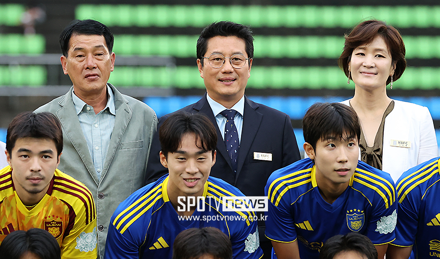 [포토S] 한국대학축구연맹 박한동 회장, '태백산기 결승전 시작합니다'