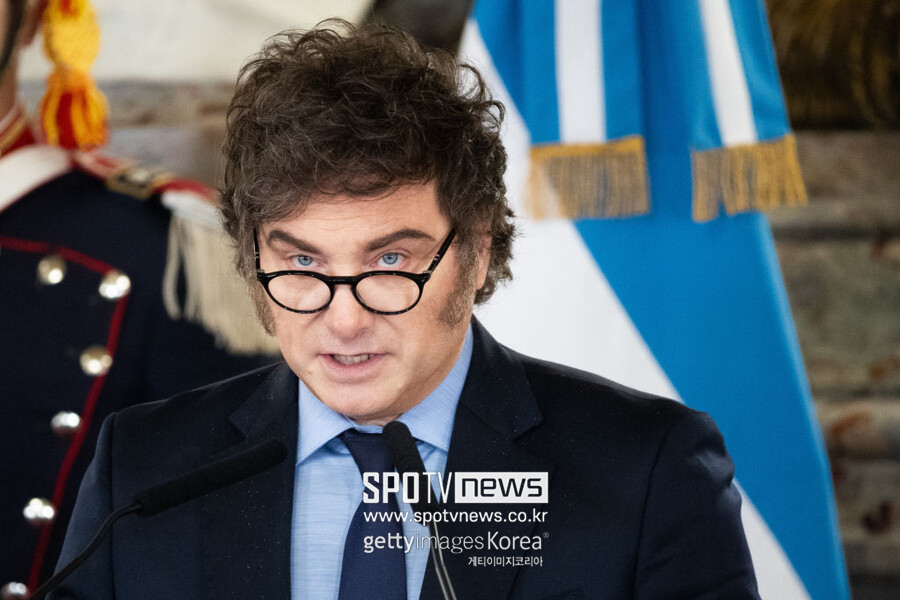 '메시야, 공만 차라' 정치인은 다 똑같다…아르헨 대통령실 "축구선수가 경제를 뭘 아느냐, 국민 모두 힘들지 않아"