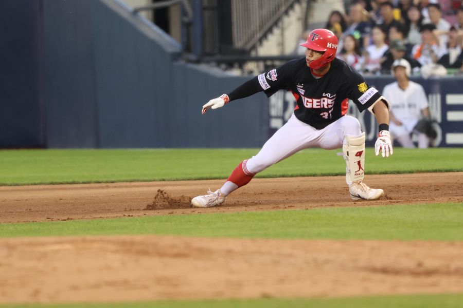 ▲ 경기 막판 KIA에 에너지와 기동력을 불어넣고 있는 김민규 ⓒKIA타이거즈