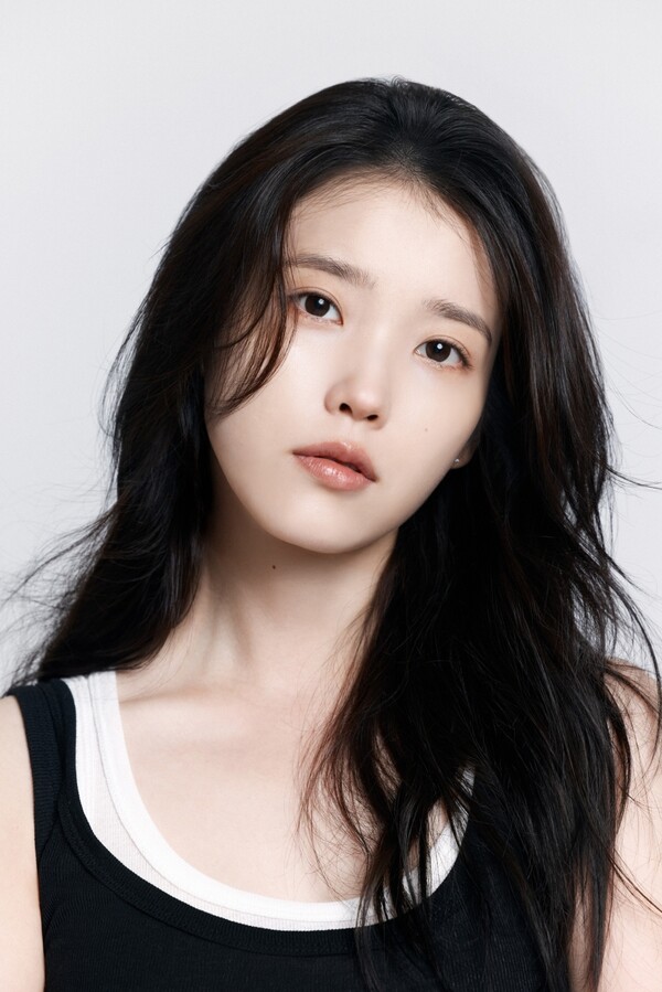 아이유, 9월 공연+컴백 연기 "이관개방증 증세 악화"[공식]