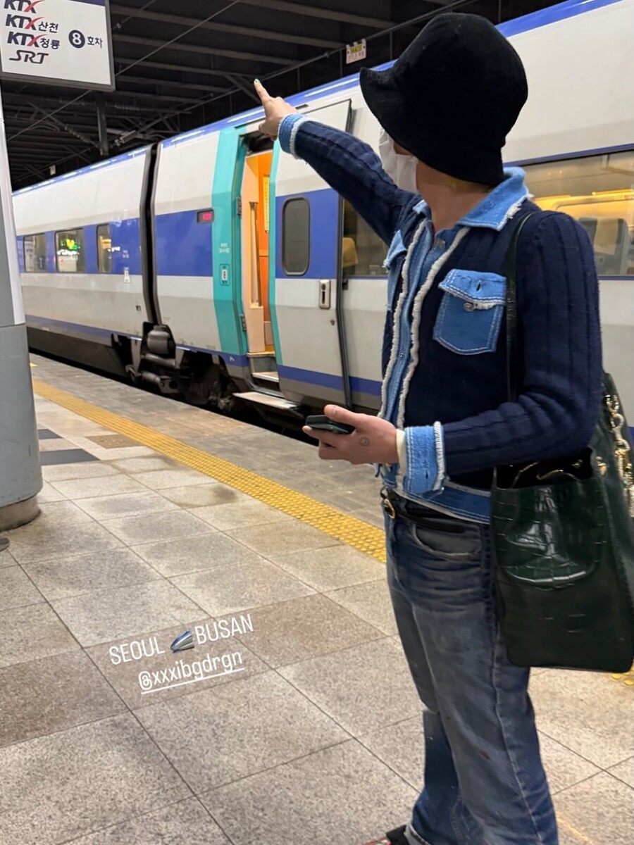 "왜 여기에?" 유명 男 톱스타, KTX 포착…알고 보니 GD '깜짝'