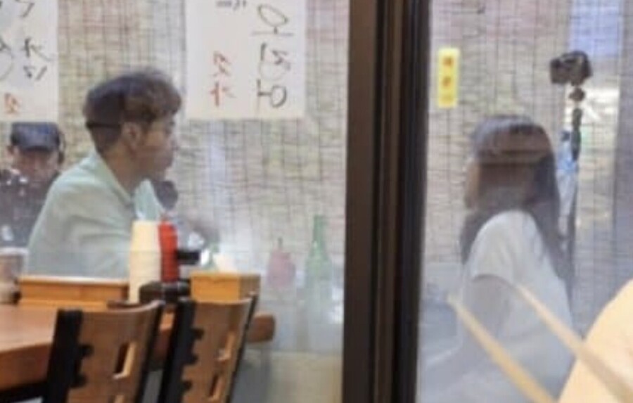 "이래도 돼?" '나솔' 32기 영수, '나솔사계' 촬영 현장서 포착…국화와 데이트